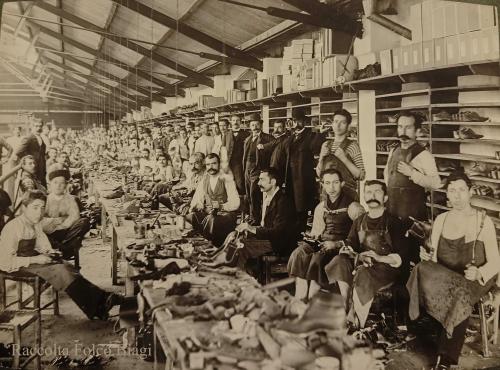 Fabbrica calzature Ansaldi ( lettura incerta n.d.r.), gelatina ai sali d'argento, CC BY-SA