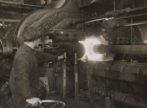 Stefani, Bruno per studio Boggeri, Fondo Dalmine e partecipate - Dalmine. Laminatoio obliquo, 1938 circa, gelatina bromuro d'argento, CC BY-NC-ND