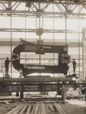 Terzi, Alessandro, Fondo Dalmine e partecipate - Dalmine. Laminatoio pellegrino, montaggio, 1934, gelatina bromuro d'argento, CC BY-SA